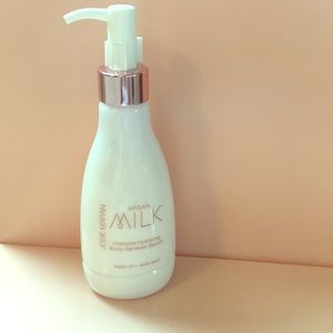 Josie Maran Argan milk body serum. Brand new